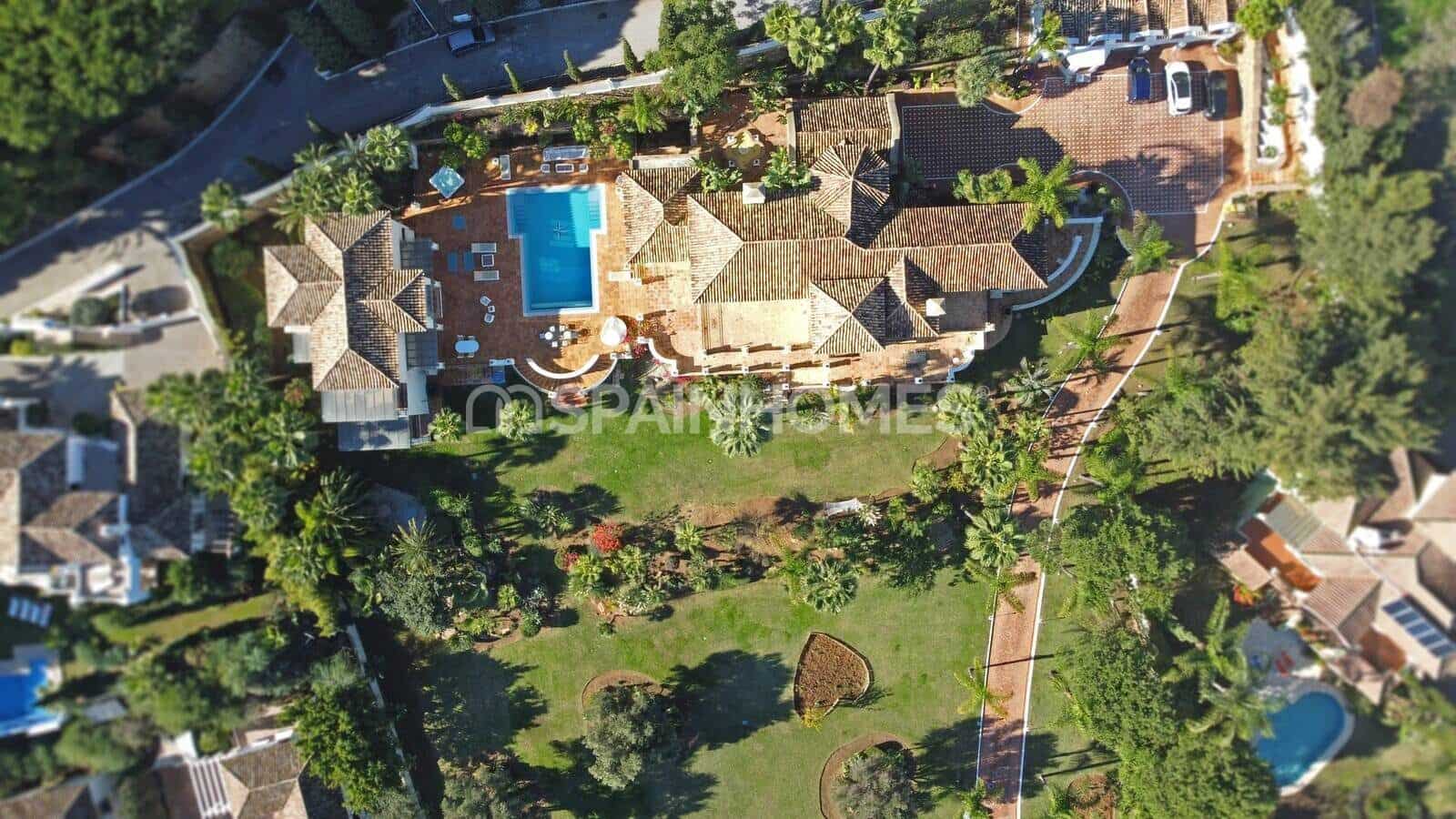 Chalet en Benahavís en venta con piscina garaje - 13.950.000 € (Ref: 9485035)