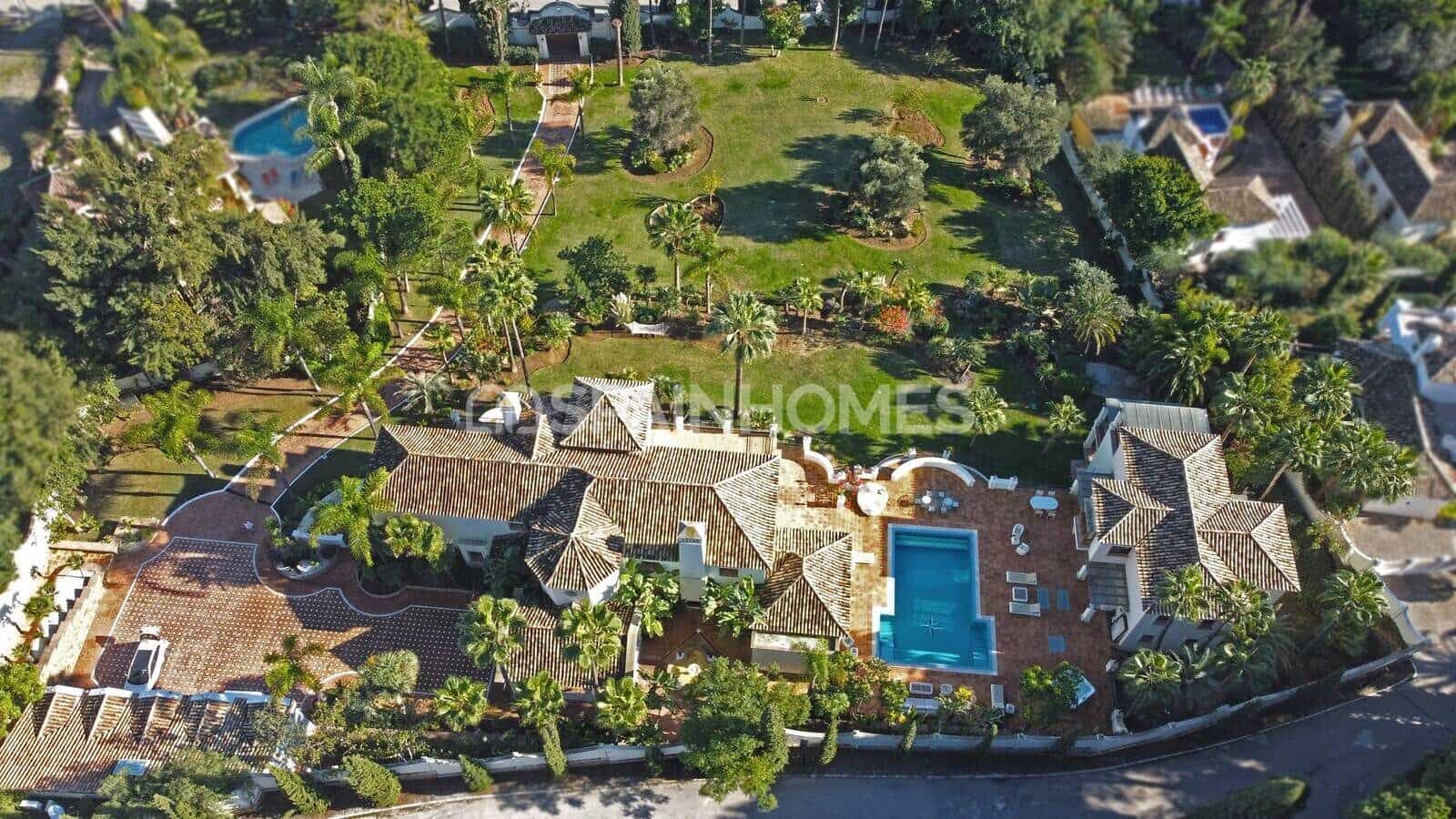 Chalet en Benahavís en venta con piscina garaje - 13.950.000 € (Ref: 9485035)