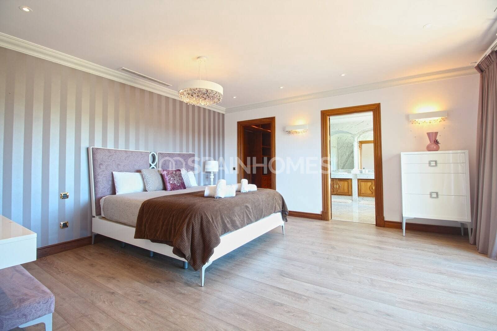 Chalet en Benahavís en venta con piscina garaje - 13.950.000 € (Ref: 9485035)