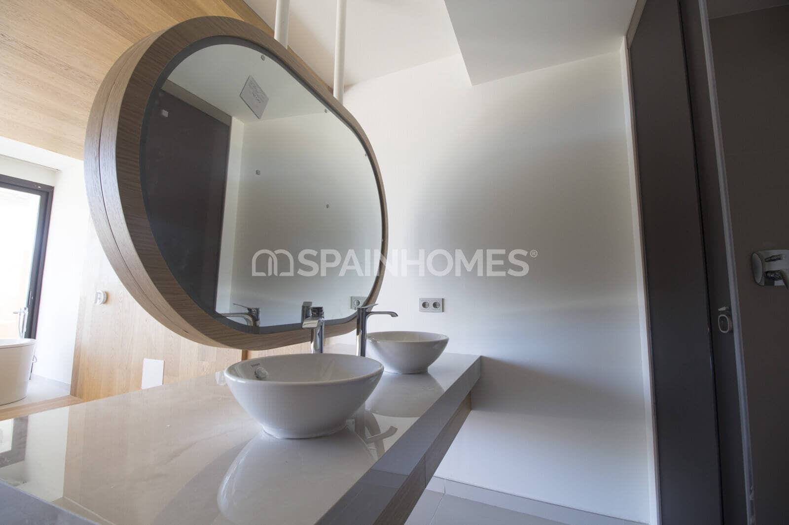 2 bedroom Flat for sale in Fuengirola with pool - € 775,000 (Ref: 9735167)