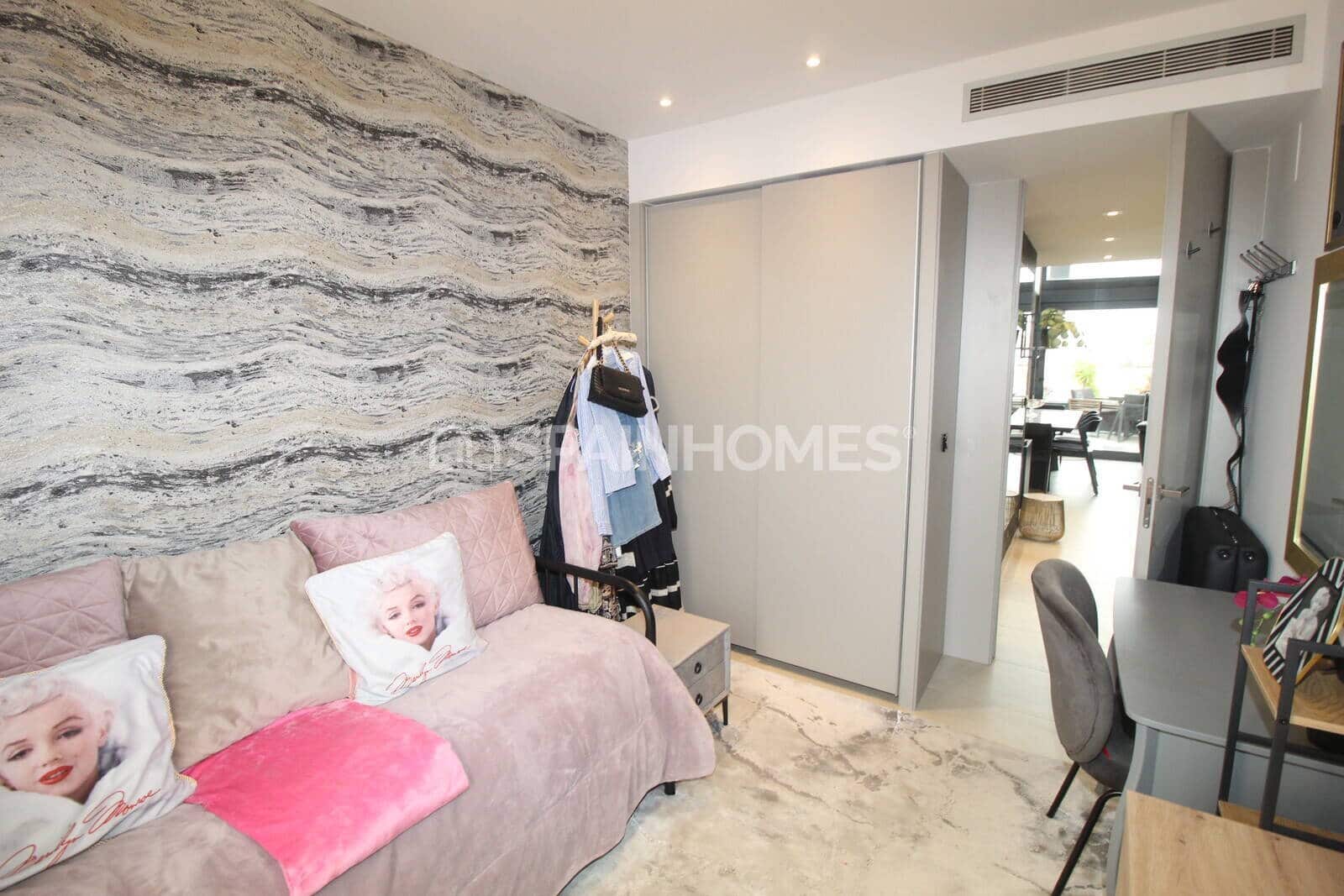 3 bedroom Flat for sale in Los Dolses with pool - € 639,000 (Ref: 9735168)