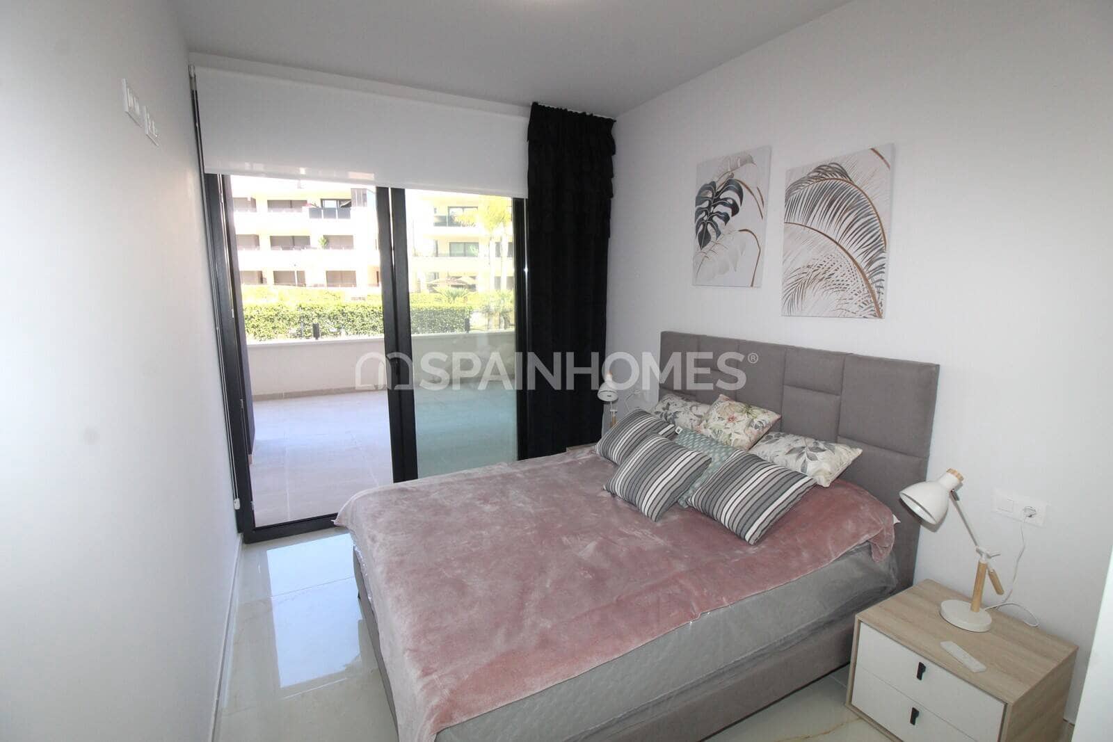 3 bedroom Flat for sale in Playa Flamenca with pool - € 590,000 (Ref: 9735172)
