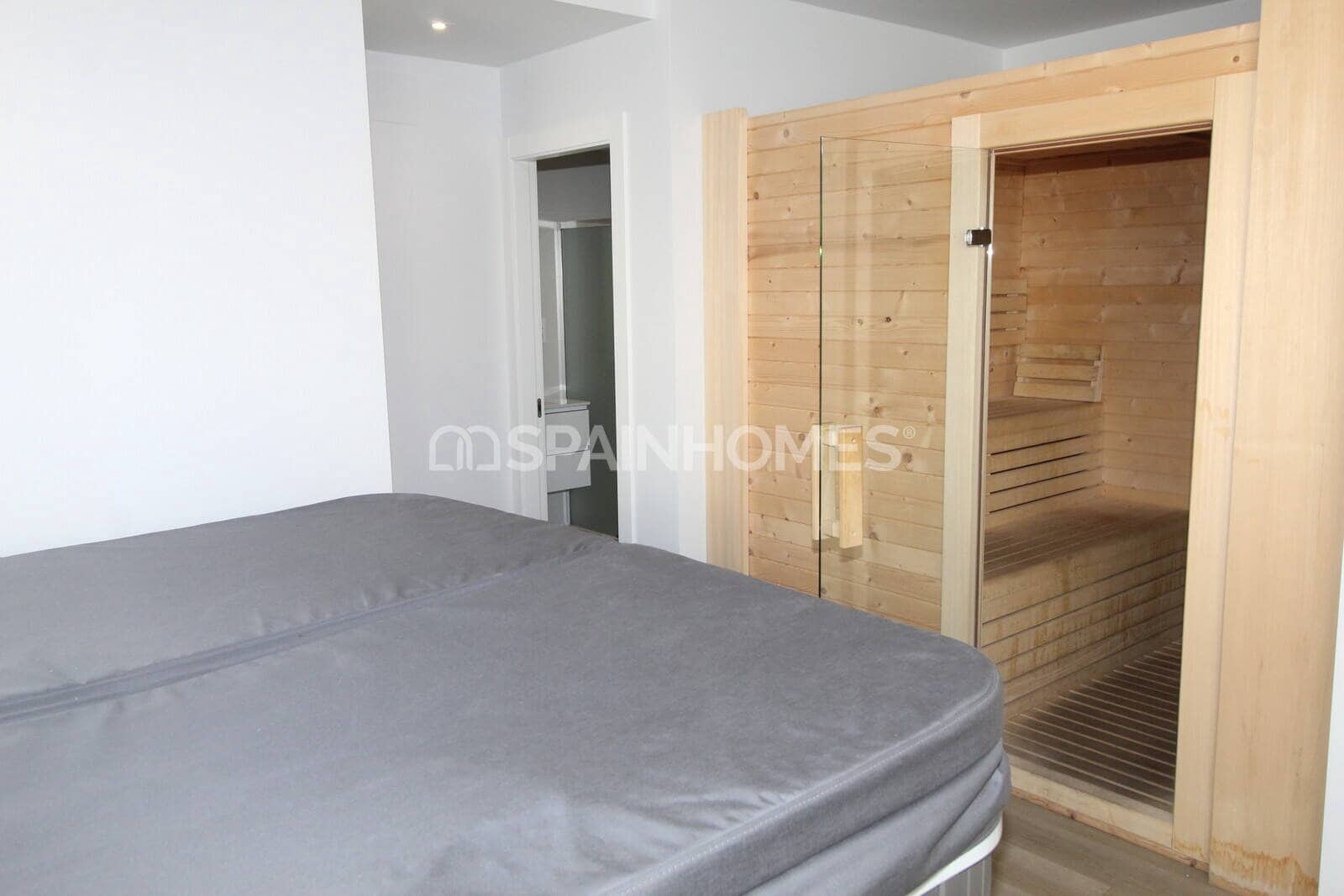 3 bedroom Flat for sale in Playa Flamenca with pool - € 590,000 (Ref: 9735172)