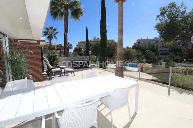 Piso de 3 habitaciones en La Zenia, Orihuela en venta con piscina - 315.000 € (Ref: 9735179)