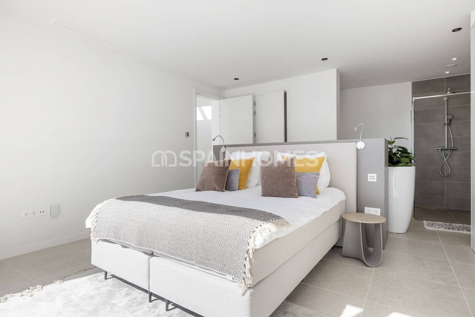 5 bedroom Villa for sale in Benahavis with pool - € 4,950,000 (Ref: 9735185)