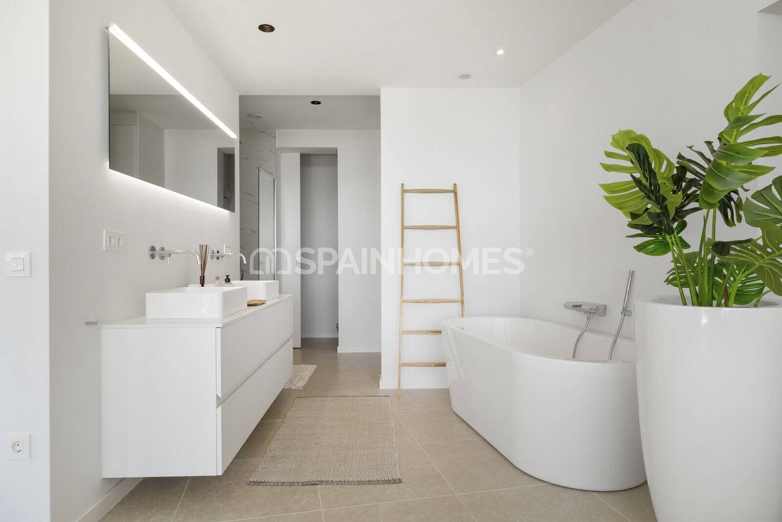 5 bedroom Villa for sale in Benahavis with pool - € 4,950,000 (Ref: 9735185)