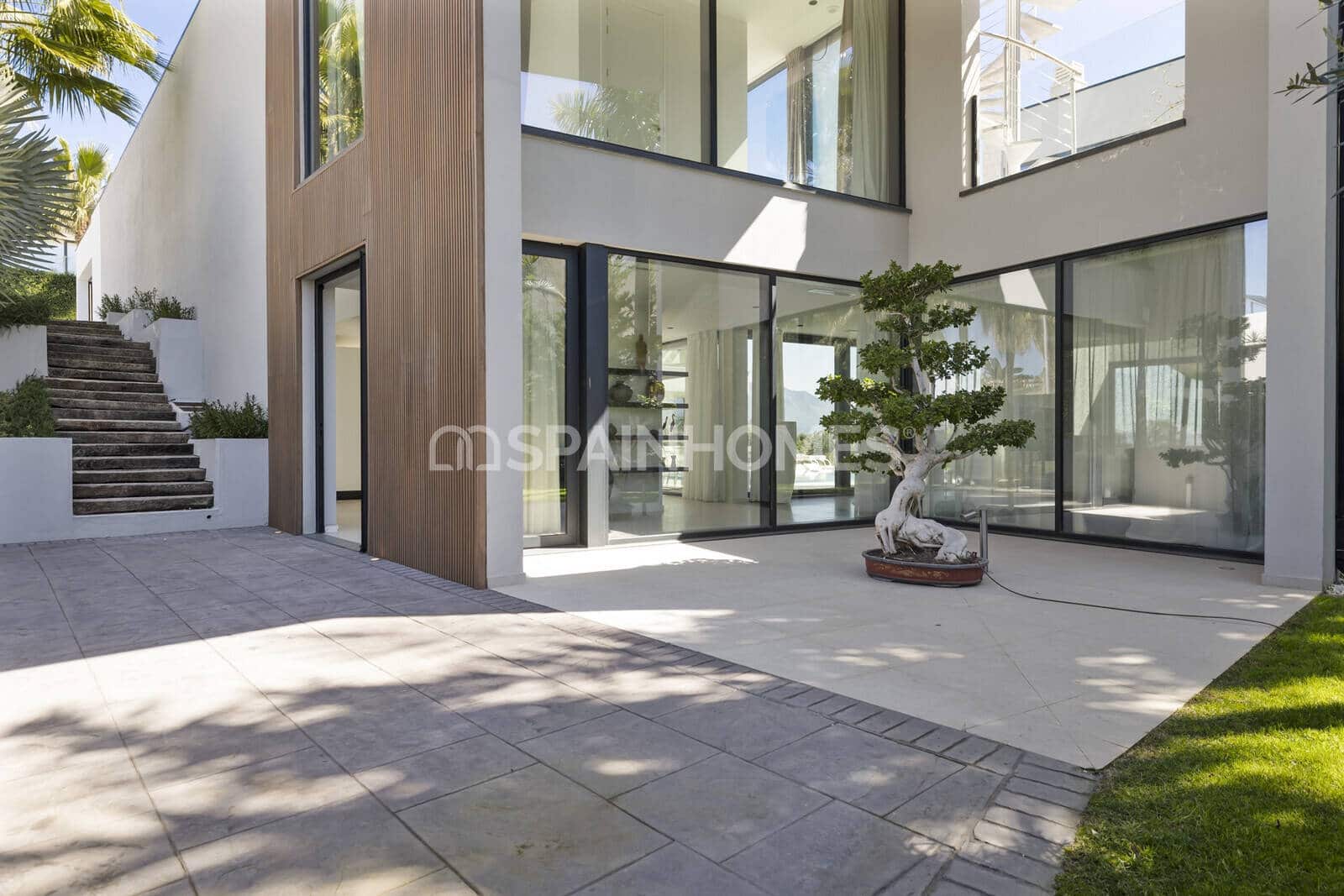 5 bedroom Villa for sale in Benahavis with pool - € 4,950,000 (Ref: 9735185)