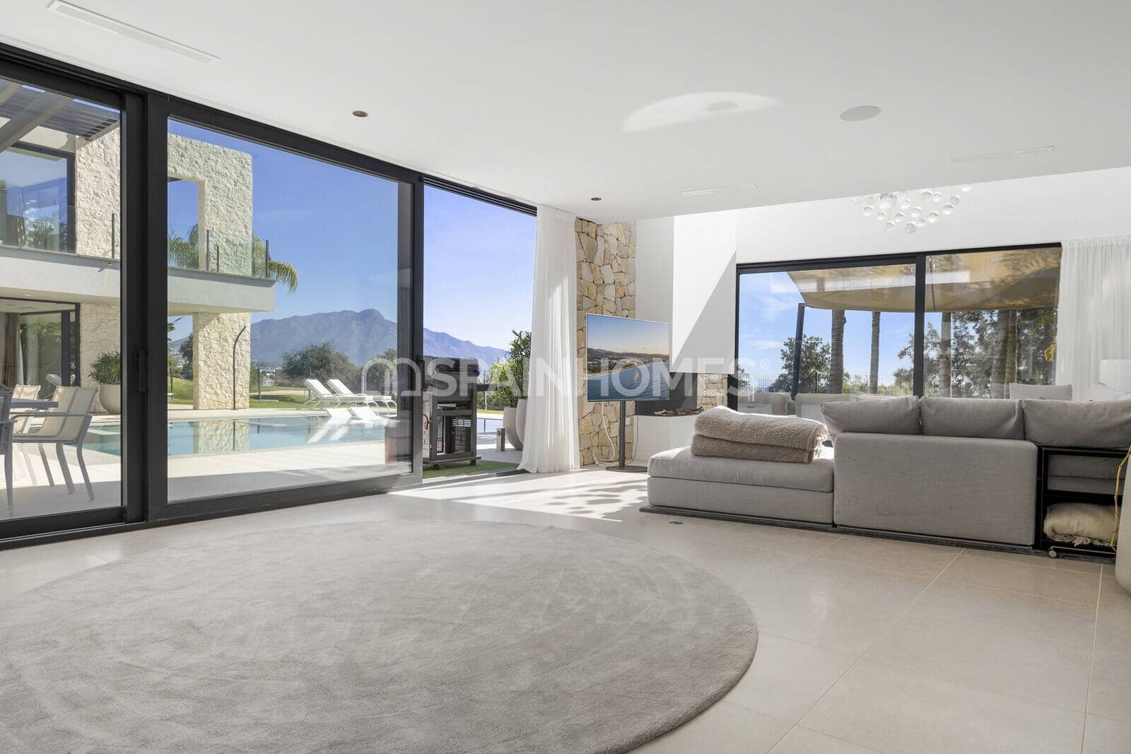 5 bedroom Villa for sale in Benahavis with pool - € 4,950,000 (Ref: 9735185)