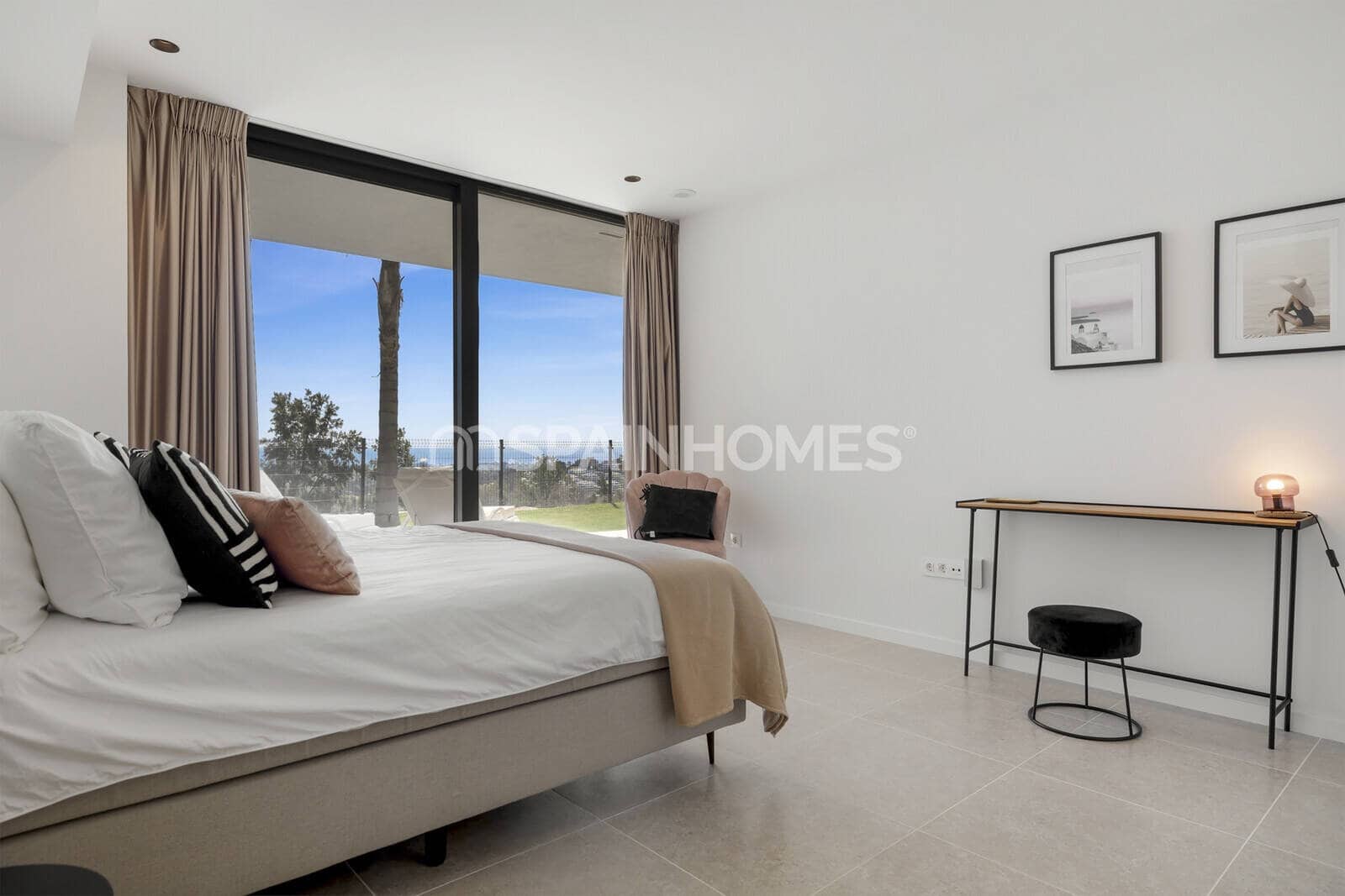 5 bedroom Villa for sale in Benahavis with pool - € 4,950,000 (Ref: 9735185)