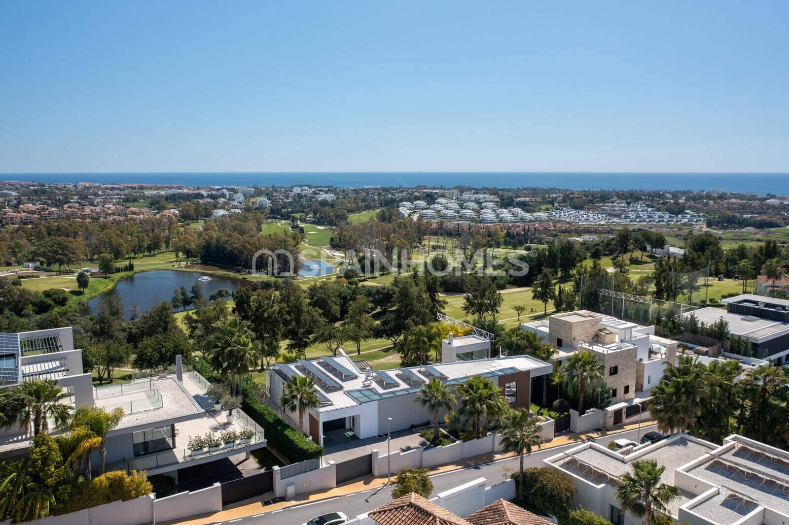 5 bedroom Villa for sale in Benahavis with pool - € 4,950,000 (Ref: 9735185)