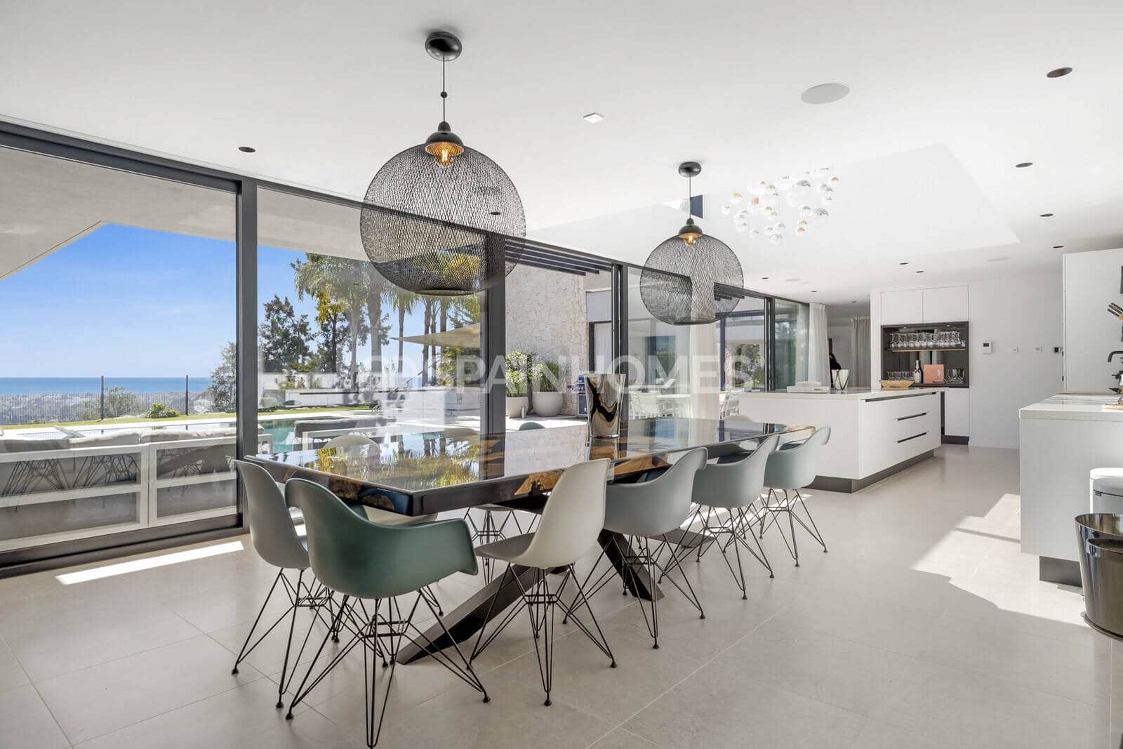 5 bedroom Villa for sale in Benahavis with pool - € 4,950,000 (Ref: 9735185)