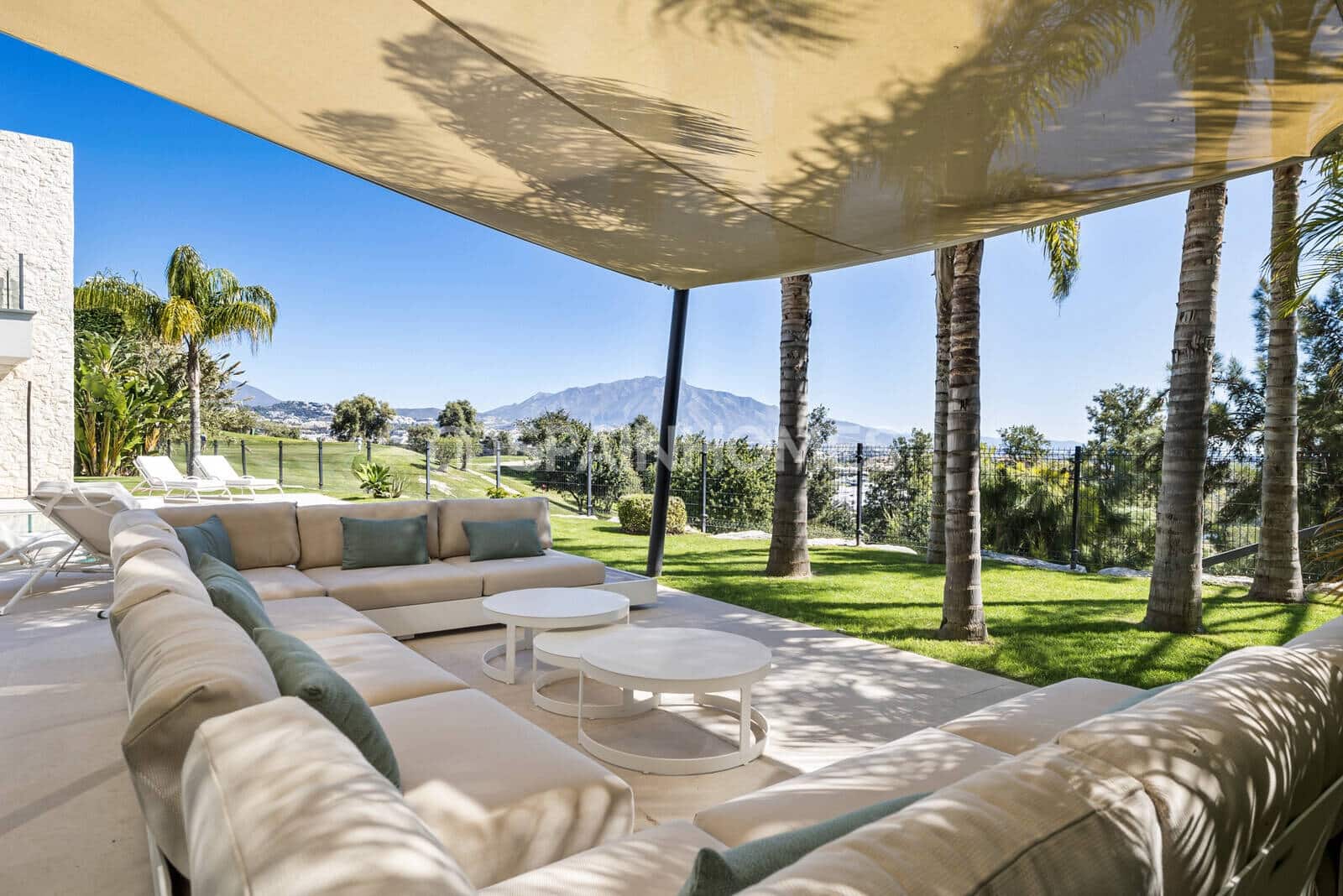 5 bedroom Villa for sale in Benahavis with pool - € 4,950,000 (Ref: 9735185)
