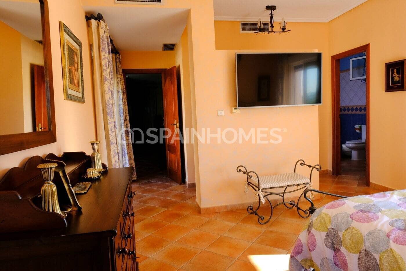 5 bedroom Villa for sale in Orihuela with pool - € 675,000 (Ref: 9735190)