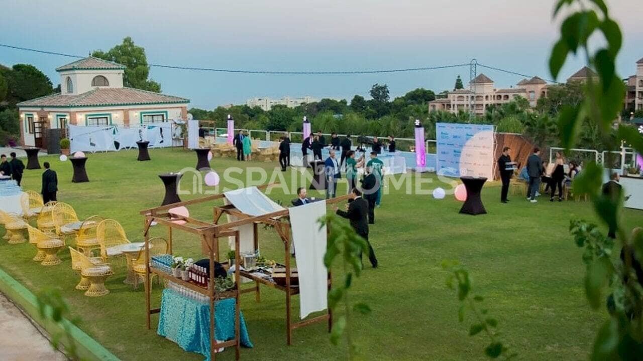 Commercial for sale in Torrequebrada - € 8,500,000 (Ref: 9735193)