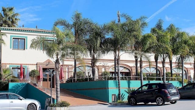 Commercieel te koop in Torrequebrada, Benalmádena - € 8.500.000 (Ref: 9735193)