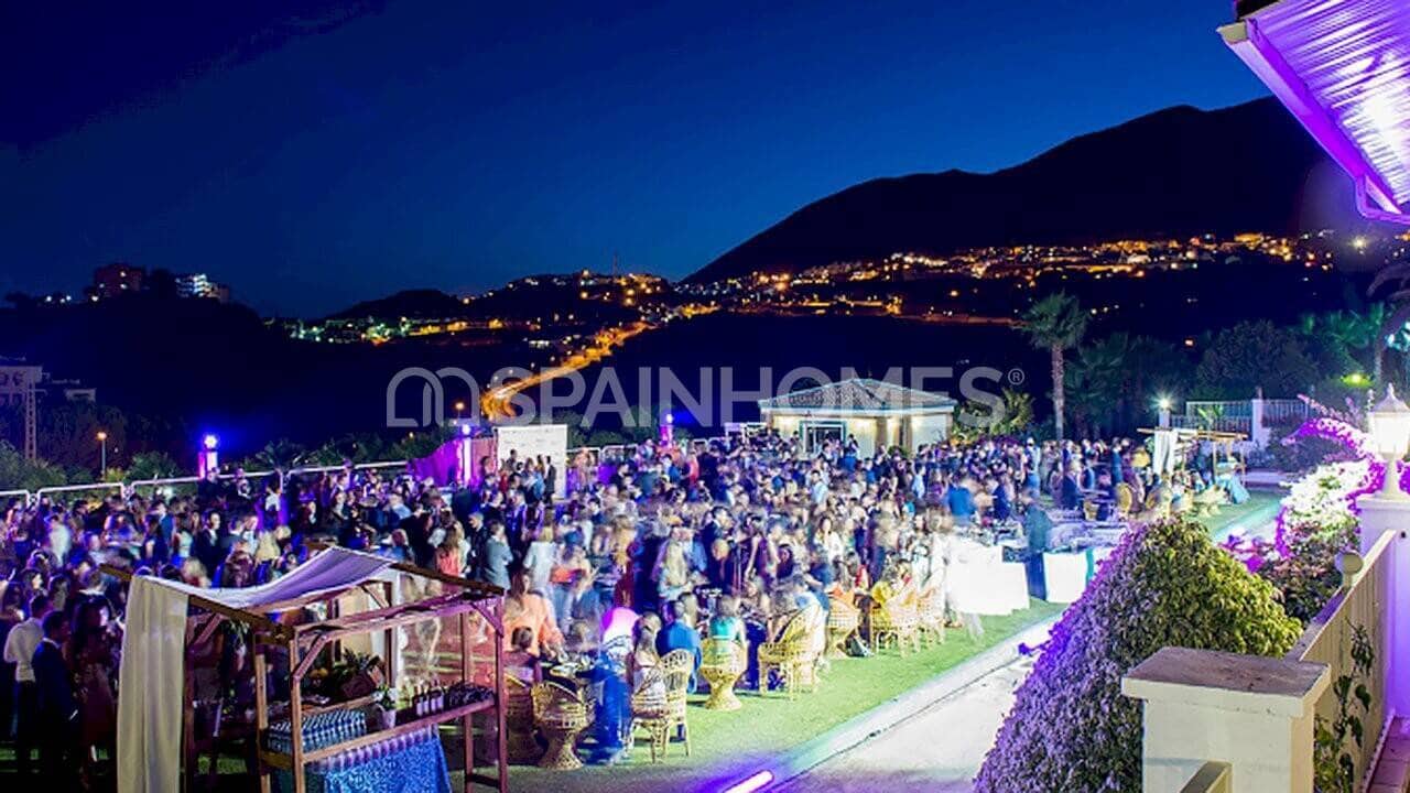 Commercial for sale in Torrequebrada - € 8,500,000 (Ref: 9735193)