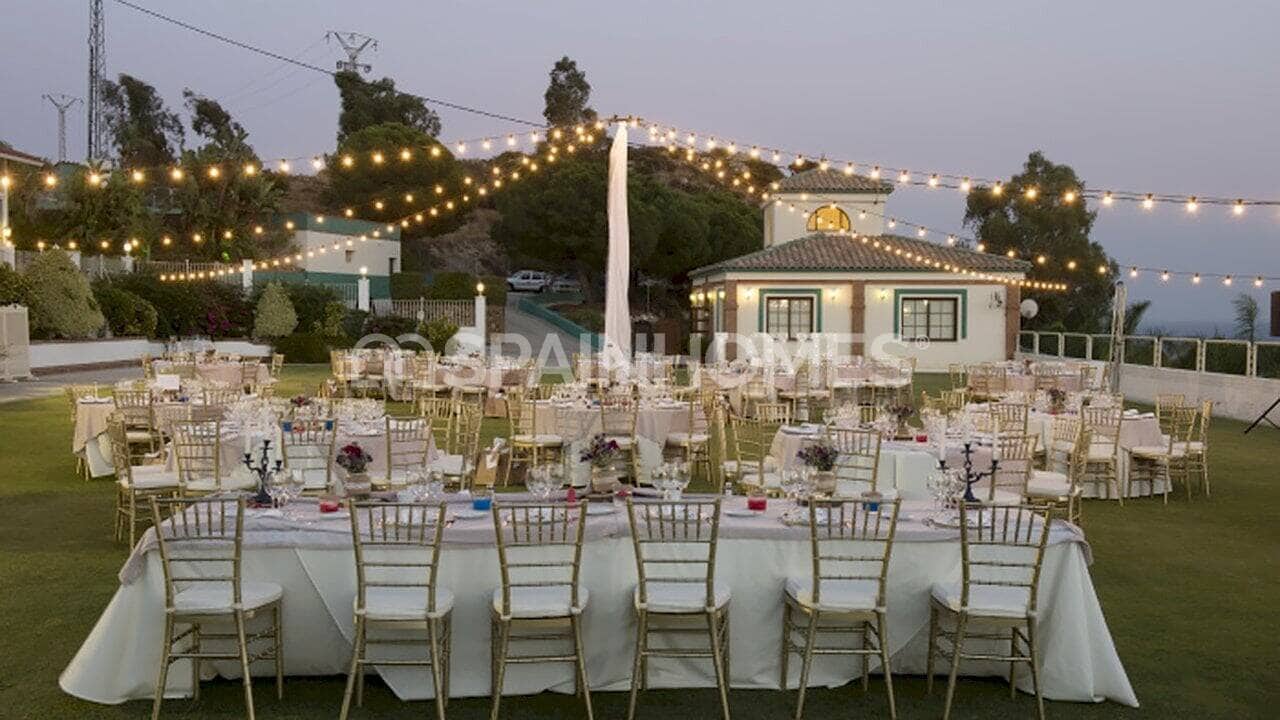 Commercial for sale in Torrequebrada - € 8,500,000 (Ref: 9735193)