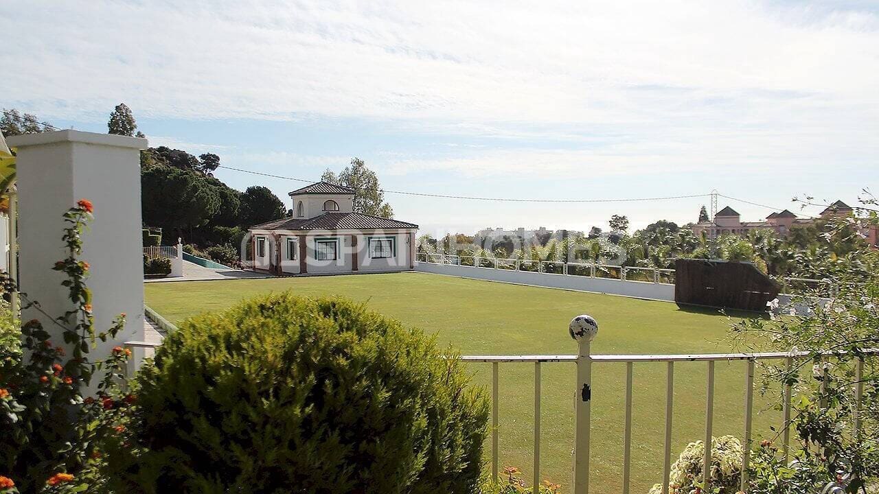 Commercial for sale in Torrequebrada - € 8,500,000 (Ref: 9735193)