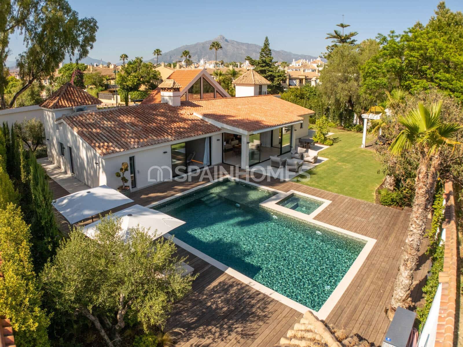 5 soveværelse Villa til salg i Nueva Andalucia med swimmingpool - € 6.500.000 (Ref: 9735197)