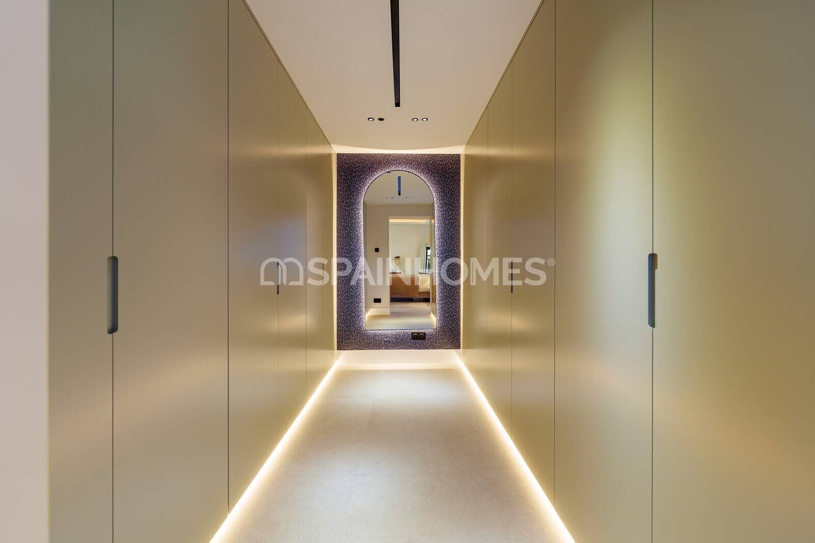 5 chambre Villa/Maison à vendre à Nueva Andalucia avec piscine - 5 750 000 € (Ref: 9735197)