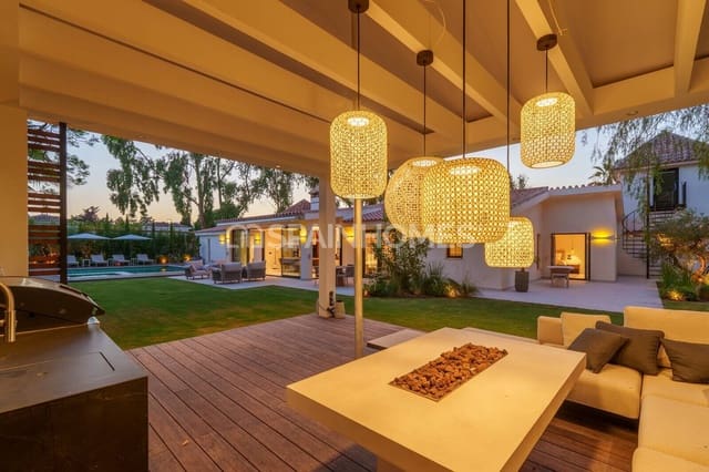Chalet de 5 habitaciones en Puerto Banus, Marbella en venta con piscina - 5.750.000 € (Ref: 9735197)