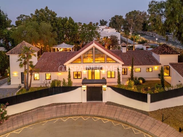 Chalet de 5 habitaciones en Puerto Banus, Marbella en venta con piscina - 5.750.000 € (Ref: 9735197)