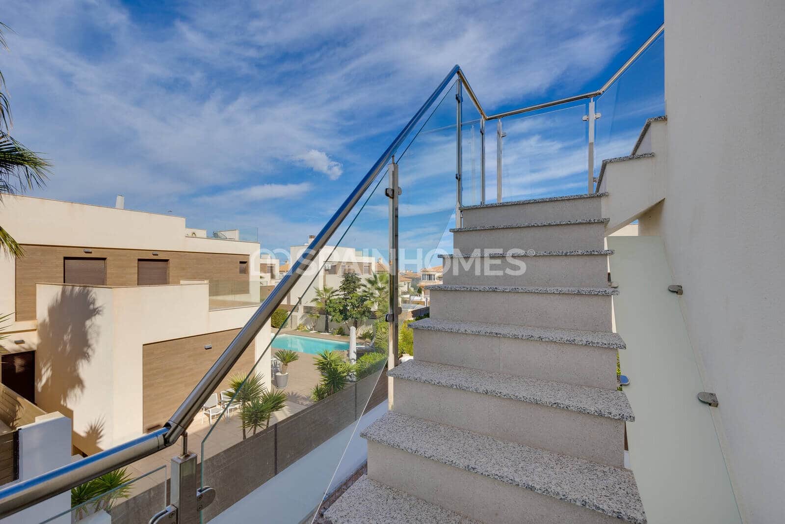 Chalet de 4 habitaciones en Torrevieja en venta con piscina - 750.000 € (Ref: 9833241)