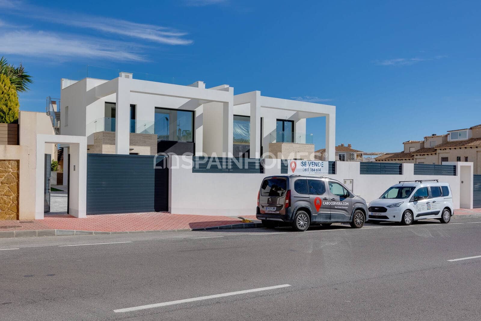 Chalet de 4 habitaciones en Torrevieja en venta con piscina - 750.000 € (Ref: 9833241)