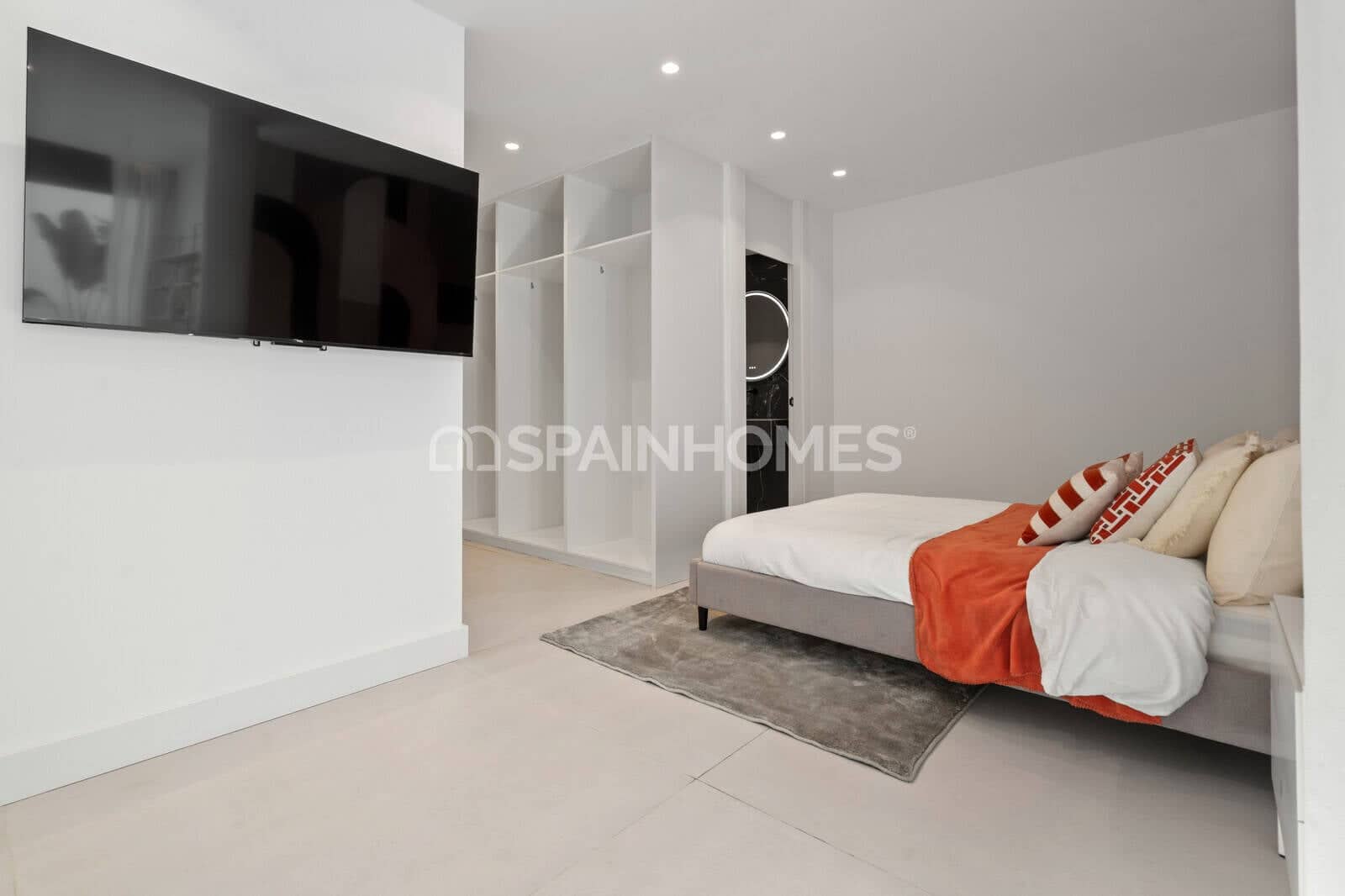 3 bedroom Flat for sale in El Paraiso with pool - € 799,000 (Ref: 9856332)