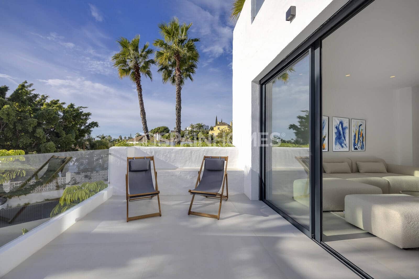 3 bedroom Flat for sale in El Paraiso with pool - € 799,000 (Ref: 9856332)
