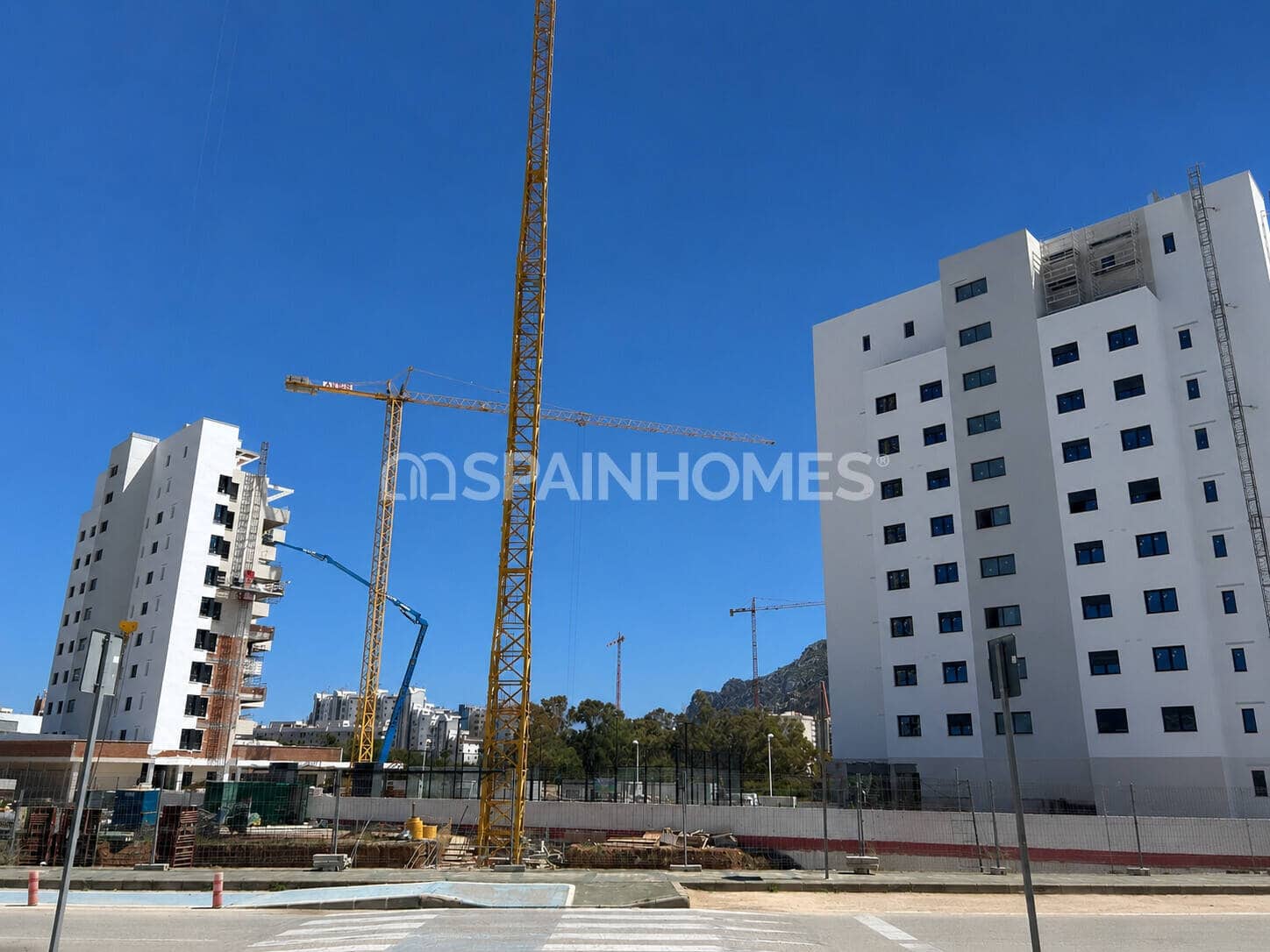 2 bedroom Flat for sale in Calpe / Calp with pool - € 401,000 (Ref: 9875667)