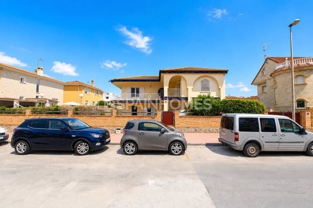 5 Zimmer Villa zu verkaufen in La Zenia, Orihuela mit Pool - 1.295.000 € (Ref: 9923211)