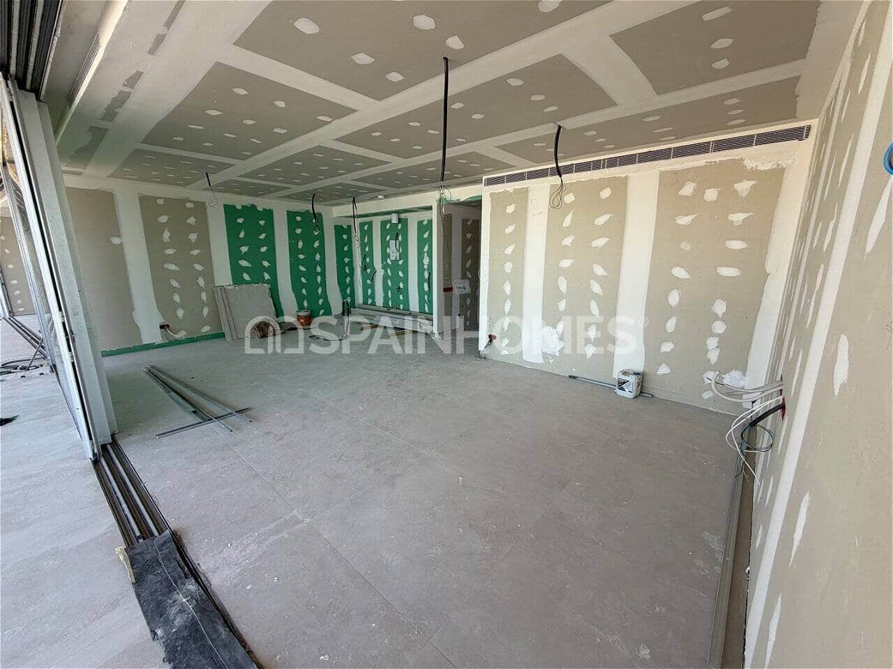 2 bedroom Flat for sale in Fuengirola with pool - € 885,000 (Ref: 9941707)