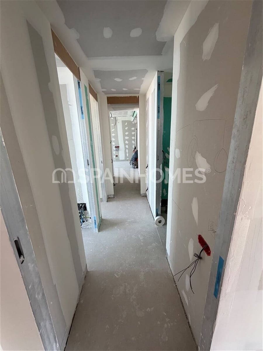 2 bedroom Flat for sale in Fuengirola with pool - € 885,000 (Ref: 9941707)