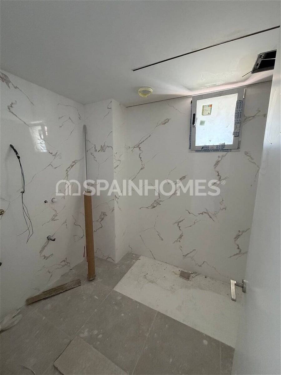 2 bedroom Flat for sale in Fuengirola with pool - € 885,000 (Ref: 9941707)