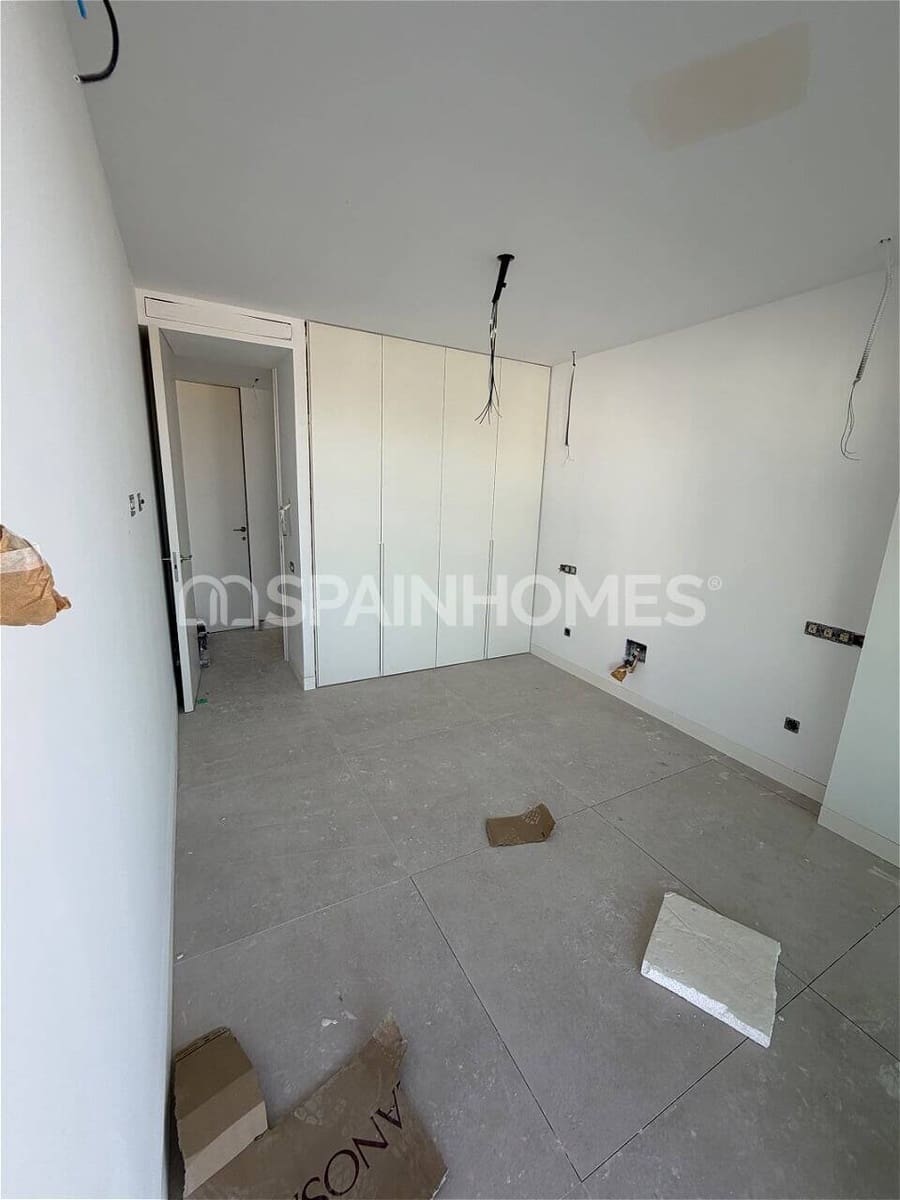 2 bedroom Flat for sale in Fuengirola with pool - € 885,000 (Ref: 9941707)