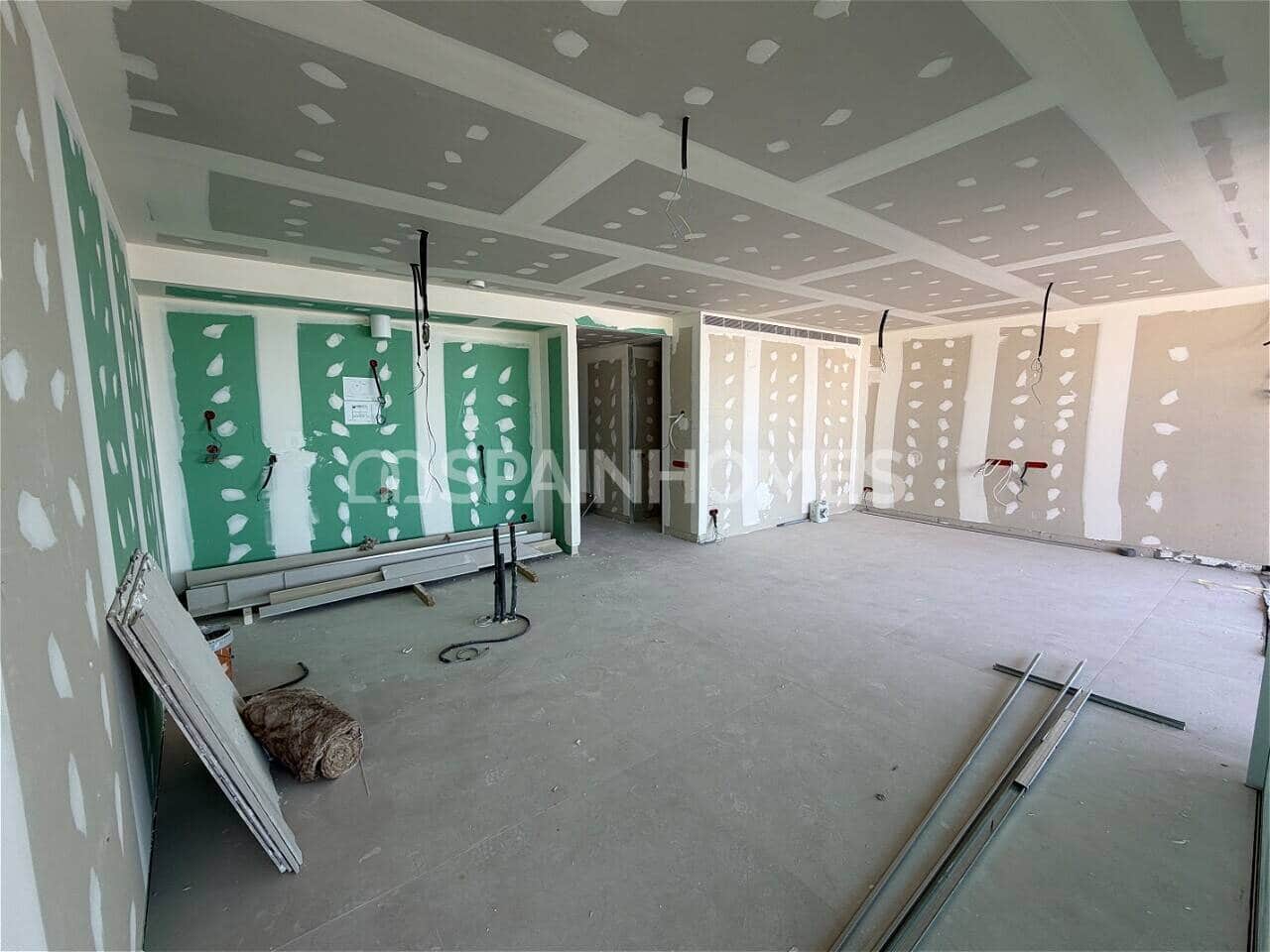 2 bedroom Flat for sale in Fuengirola with pool - € 885,000 (Ref: 9941707)