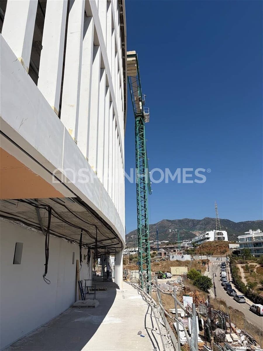 2 bedroom Flat for sale in Fuengirola with pool - € 885,000 (Ref: 9941707)