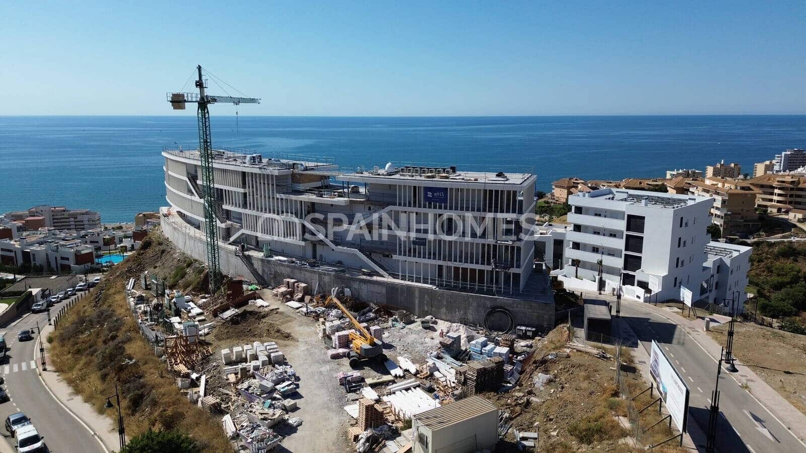 2 bedroom Flat for sale in Fuengirola with pool - € 885,000 (Ref: 9941707)
