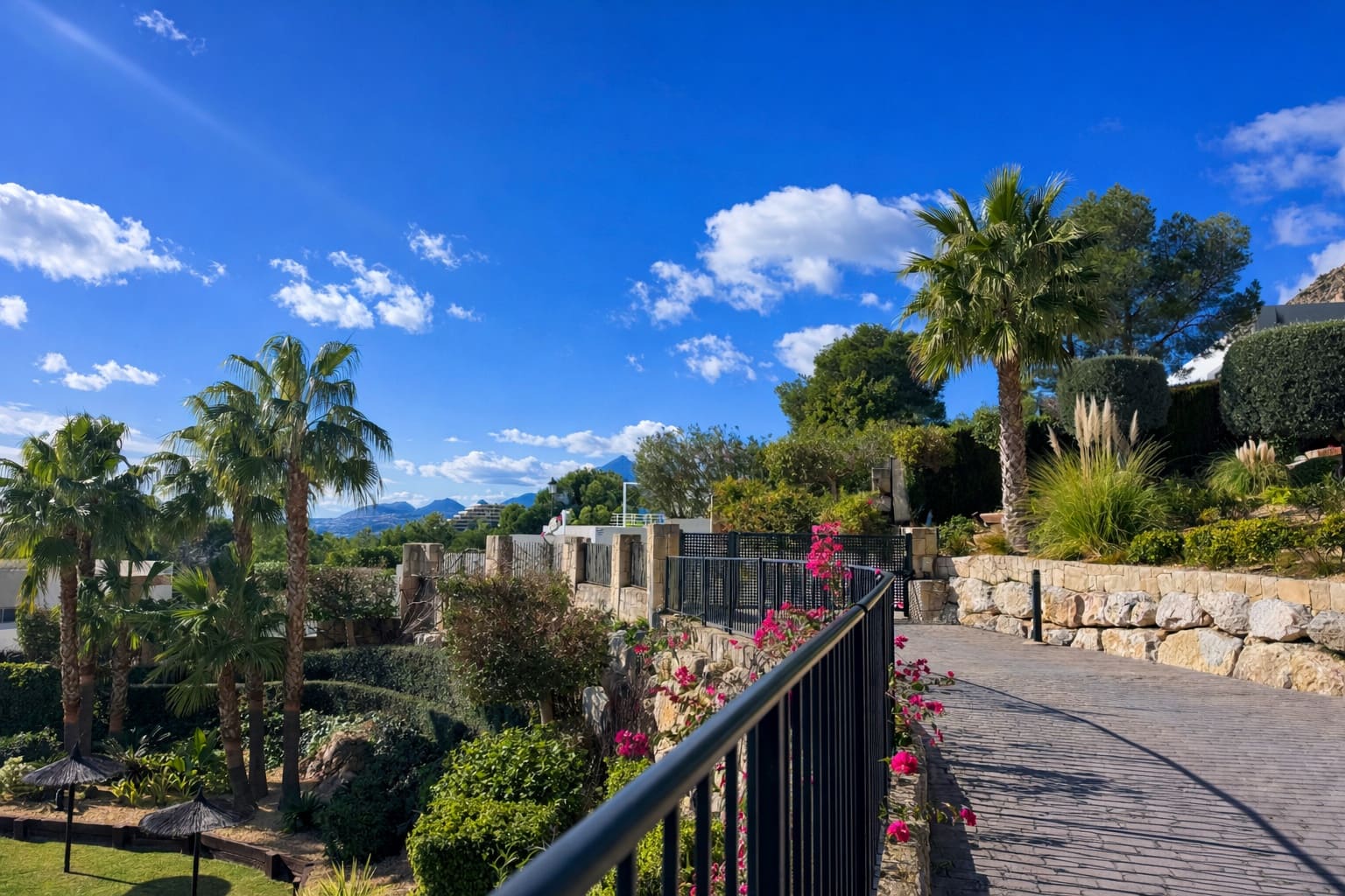 3 bedroom Apartment for sale in Altea with pool garage - € 660,000 (Ref: 9592294)