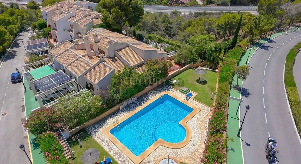 2 bedroom Bungalow for sale in Altea with pool garage - € 340,000 (Ref: 9740166)