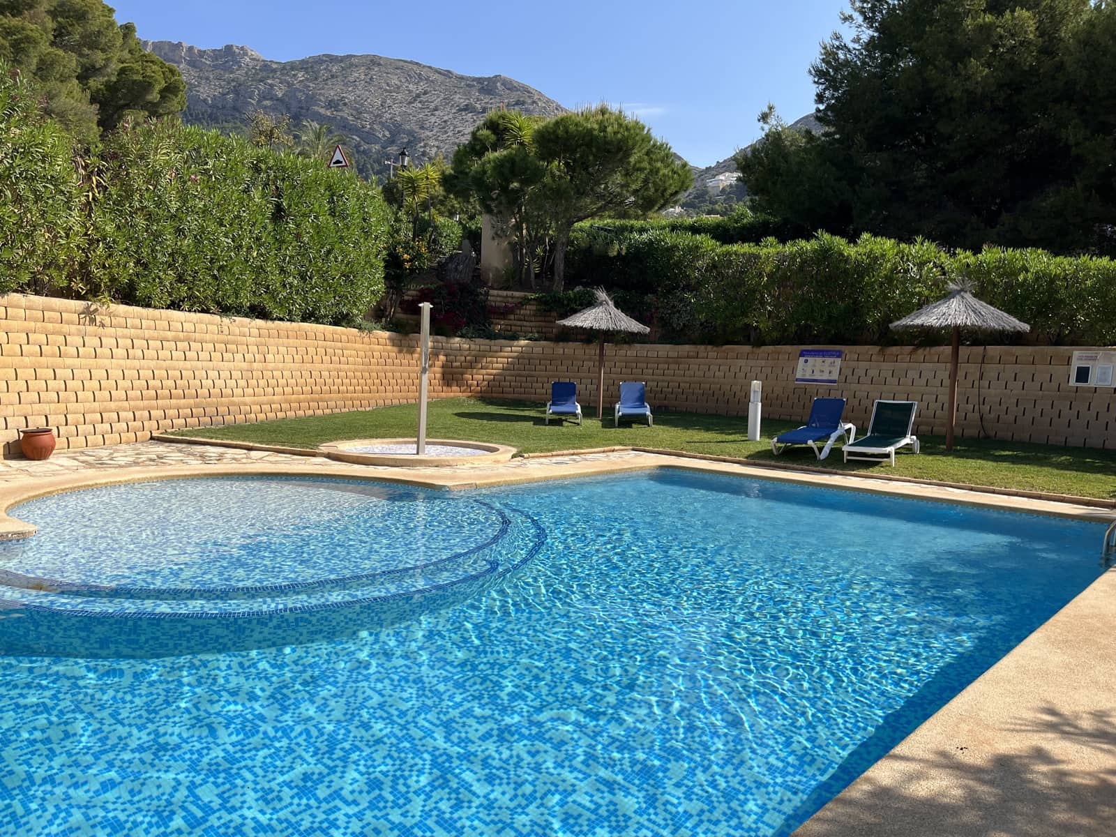 2 bedroom Bungalow for sale in Altea with pool garage - € 340,000 (Ref: 9740166)