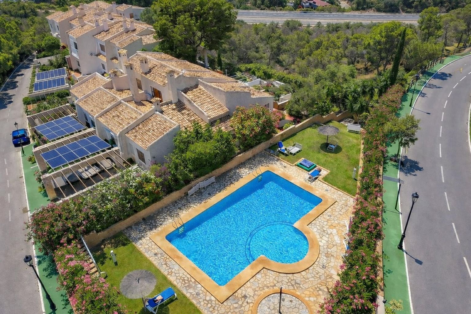 2 bedroom Bungalow for sale in Altea with pool garage - € 340,000 (Ref: 9740166)