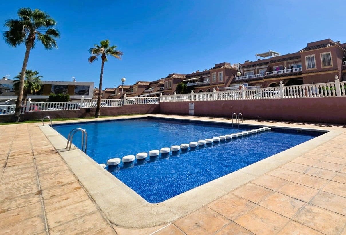 3 sypialnia Bungalow na sprzedaż w Santa Pola z basenem - 325 000 € (Ref: 10097634)