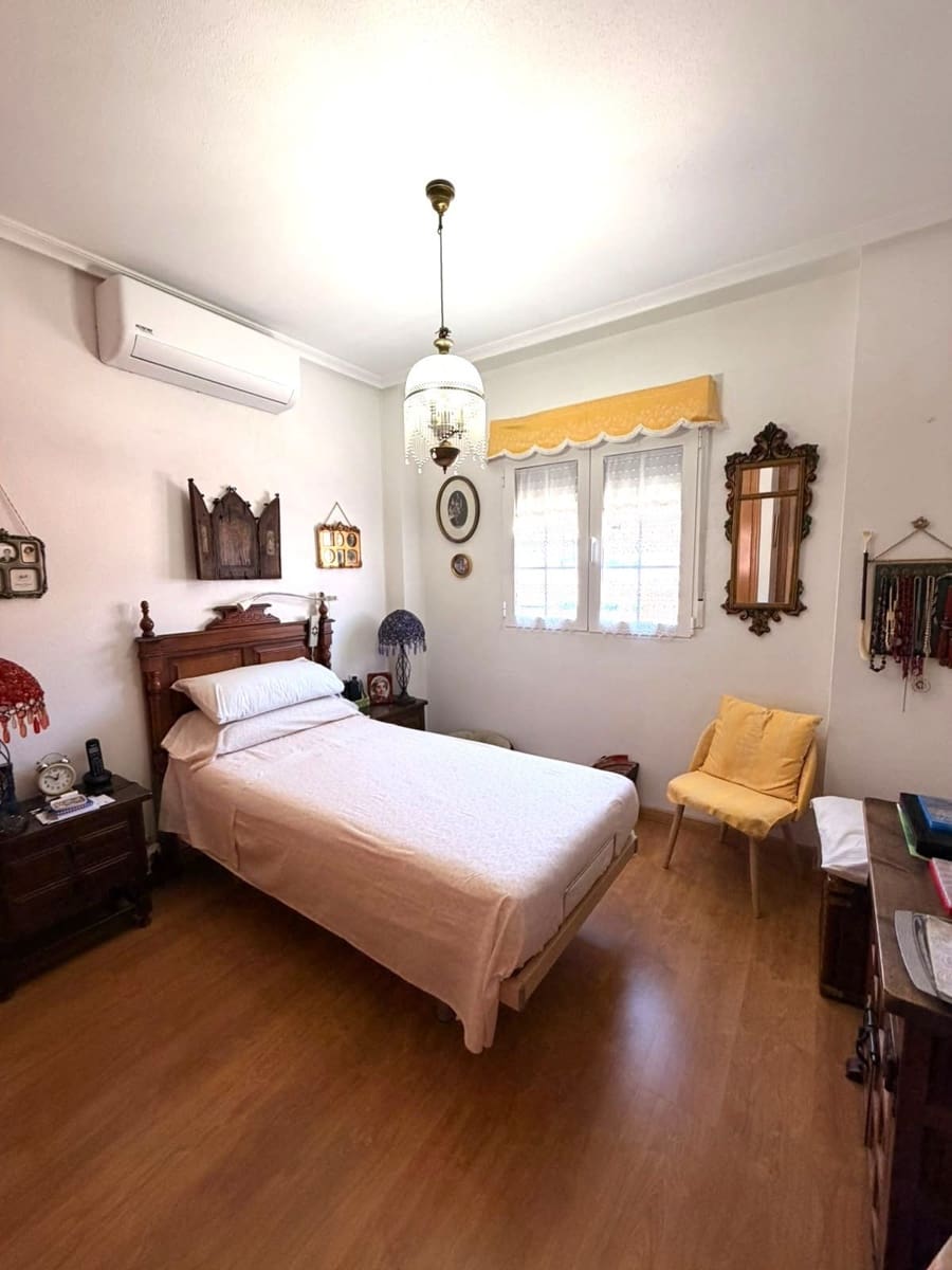 5 soveværelse Byhus til salg i Santa Pola - € 325.000 (Ref: 10108952)