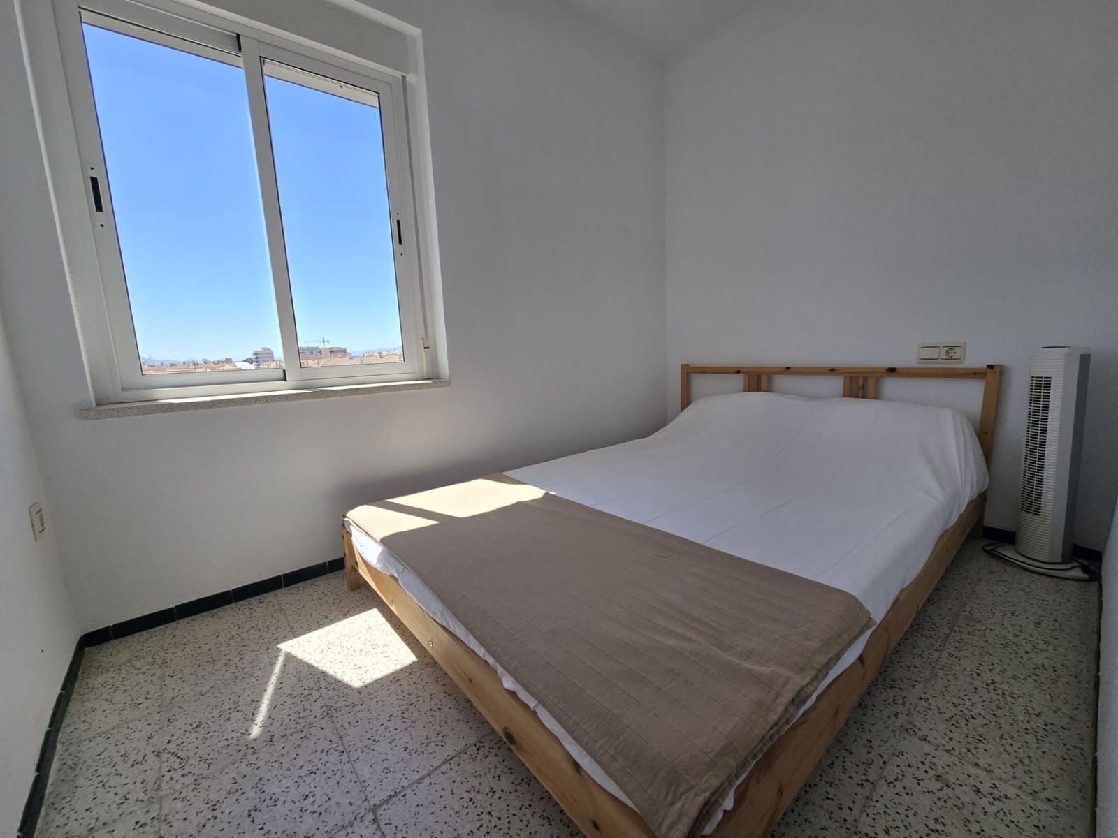 3 soveværelse Lejlighed til leje i Santa Pola - € 900 (Ref: 9007345)