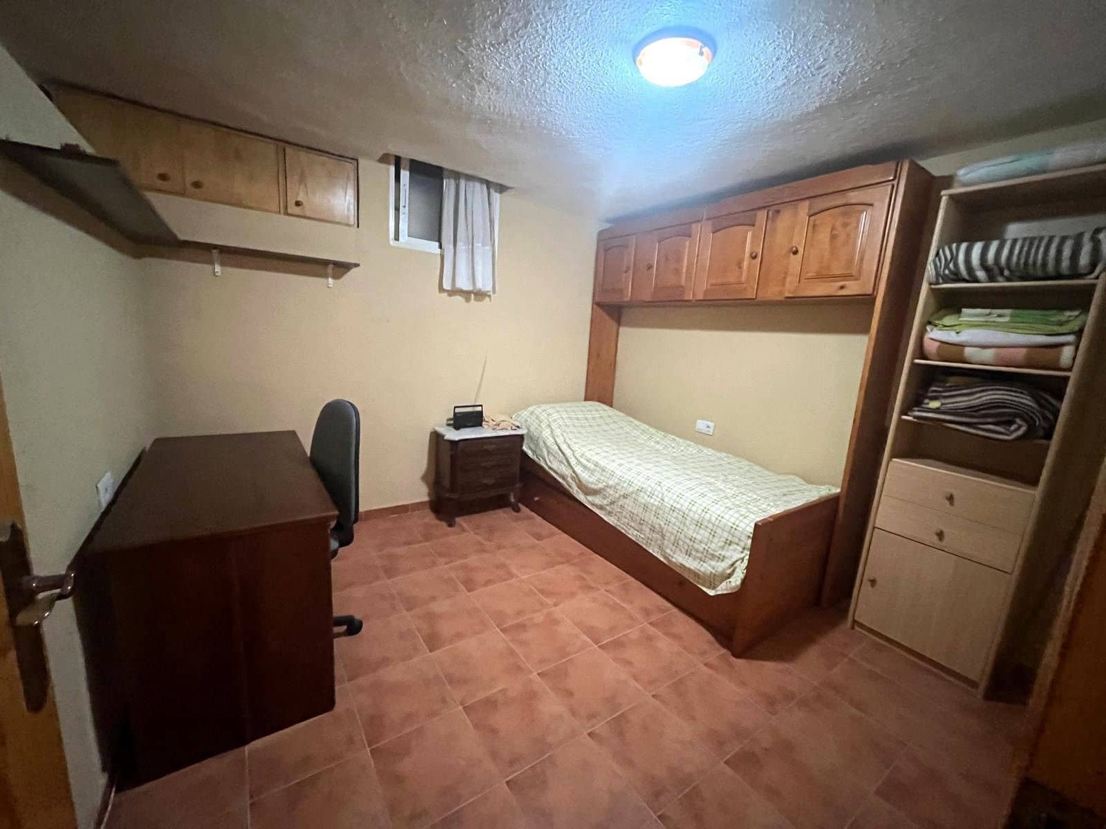 4 sypialnia Bungalow na sprzedaż w Arenales del Sol z basenem garażem - 275 000 € (Ref: 9390308)