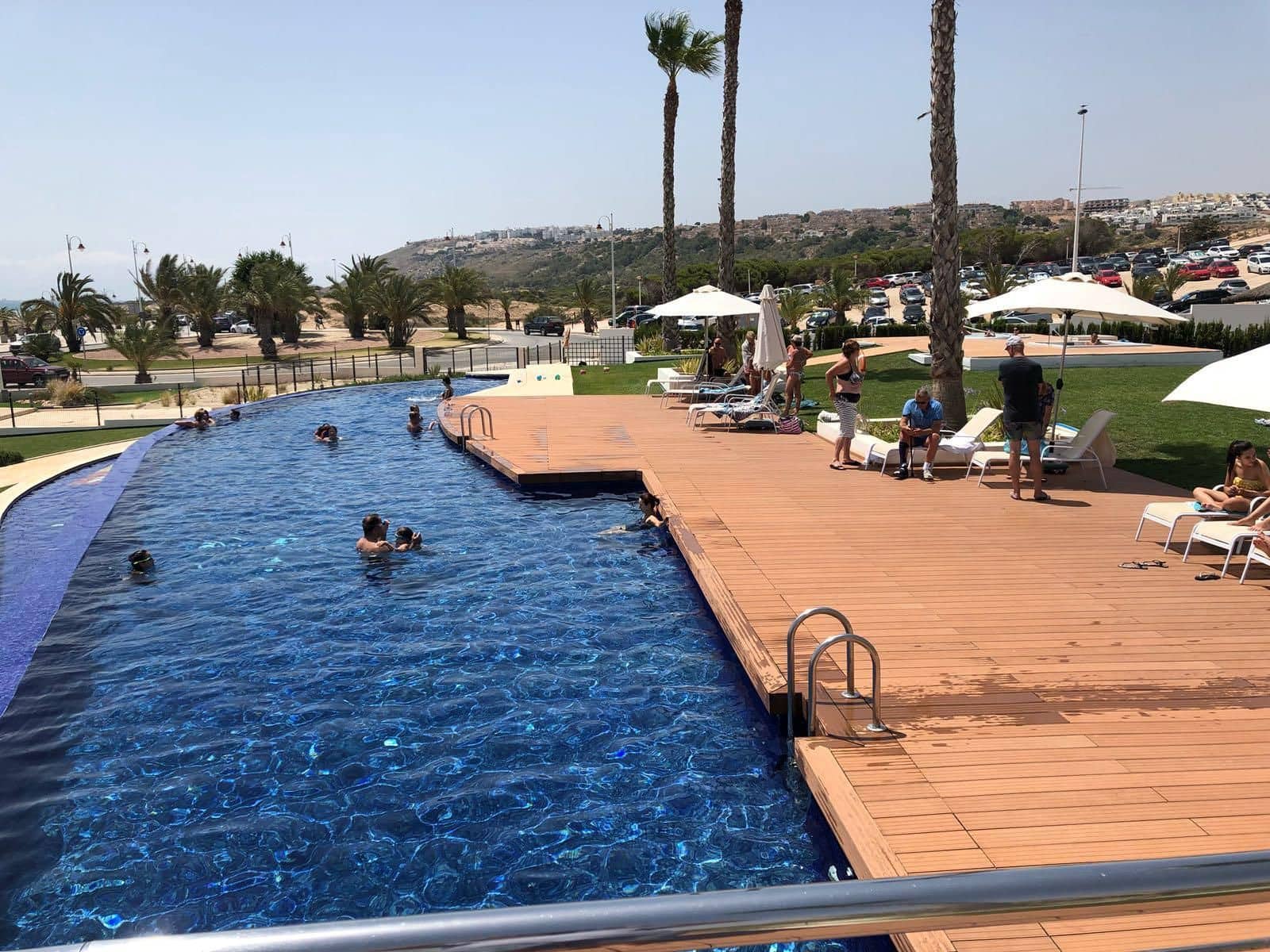 Appartement de 2 chambres à louer à Arenales del Sol avec piscine - 1 350 € (Ref: 9465433)