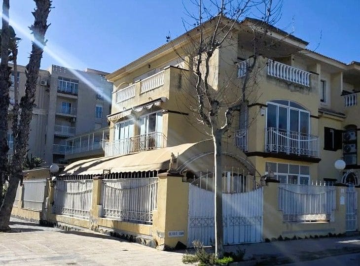 3 makuuhuone Omakotitalo myytävänä paikassa Santa Pola - 285 000 € (Ref: 9590768)