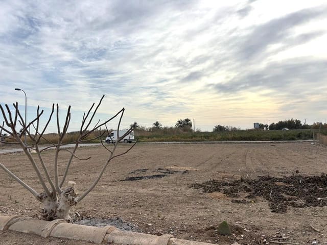 3 makuuhuone Maalaistalo myytävänä paikassa El Realengo, Crevillente / Crevillent mukana 
autotalli - 260 000 € (Ref: 9604634)